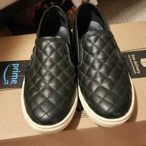 Steve Madden slip ons (ECENTRCQ)